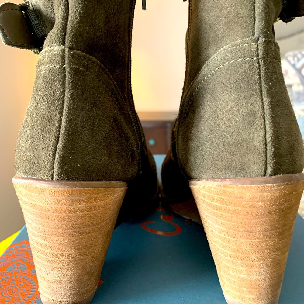 NWOT Carlos Santana Trace, Ivy League Booties - Picture 6 of 7